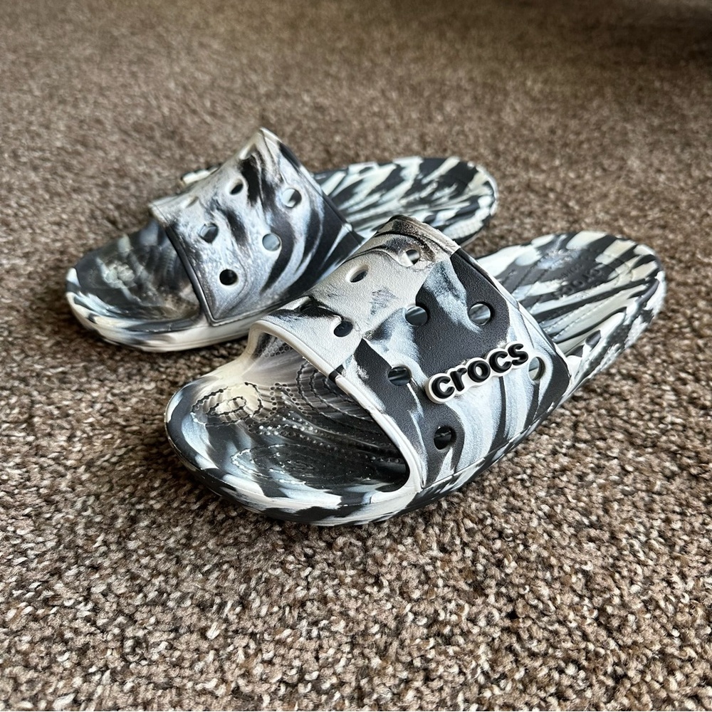 CROCS Women’s Black/White Marbled Tie Dye Slides